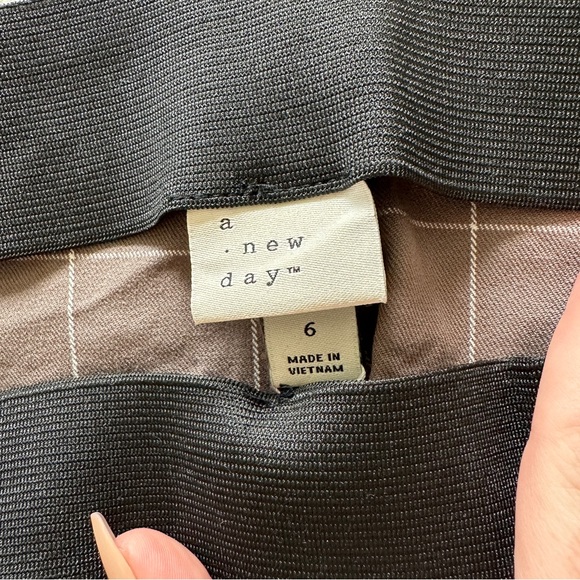 Grid Print Straight Leg Ankle Trousers - Picture 5 of 6